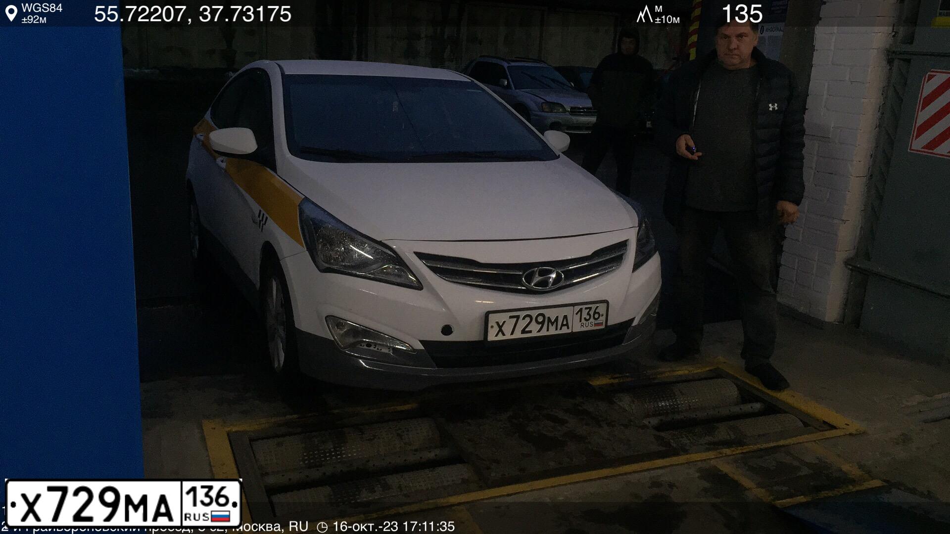 Фото автомобиля HYUNDAI SOLARIS, 2016 — госномер Х729МА136. Цвет: БЕЛЫЙ-ЖЕЛТЫЙ-СЕРЫЙ