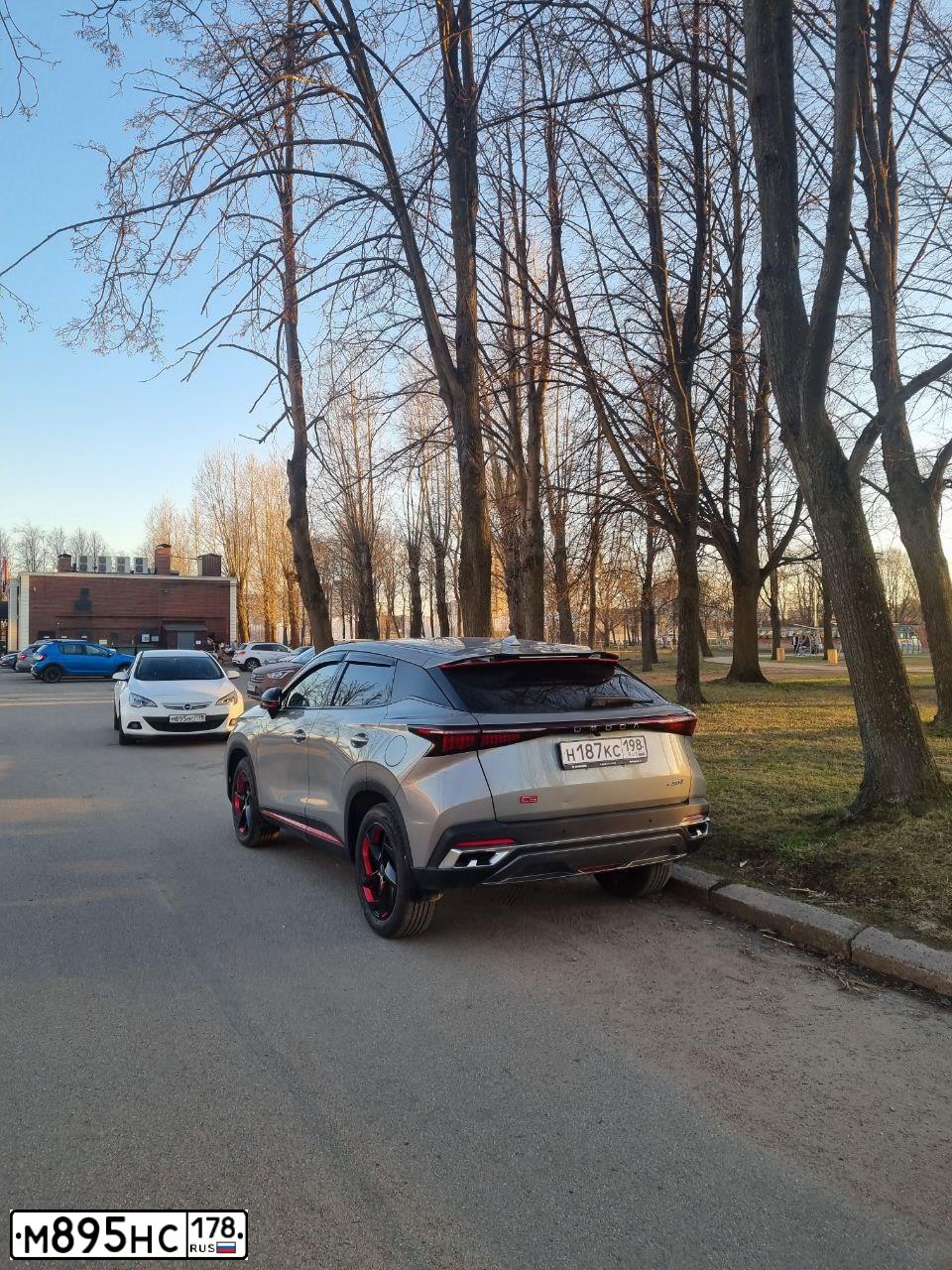 Фото автомобиля OPEL ASTRA, 2012 — госномер М895НС178. Цвет: Белый
