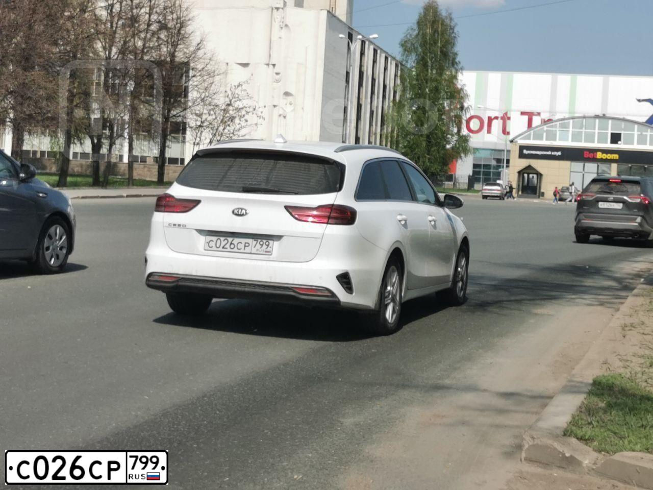 Фото автомобиля MERCEDES GLE-KLASSE, 2015 — госномер С026СН799. Цвет: Белый