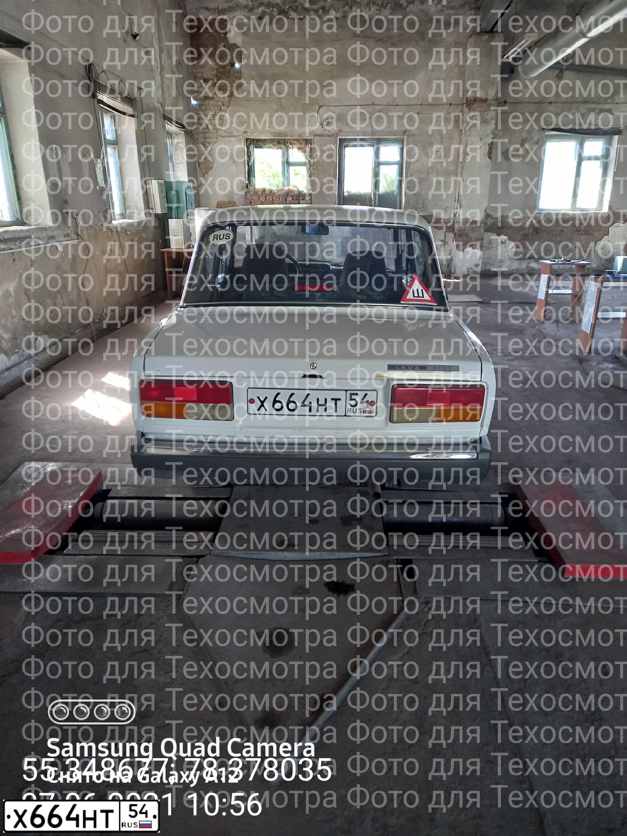 Фото автомобиля LADA 2107, 2007 — госномер Х664НТ54. Цвет: ЯРКО БЕЛЫЙ