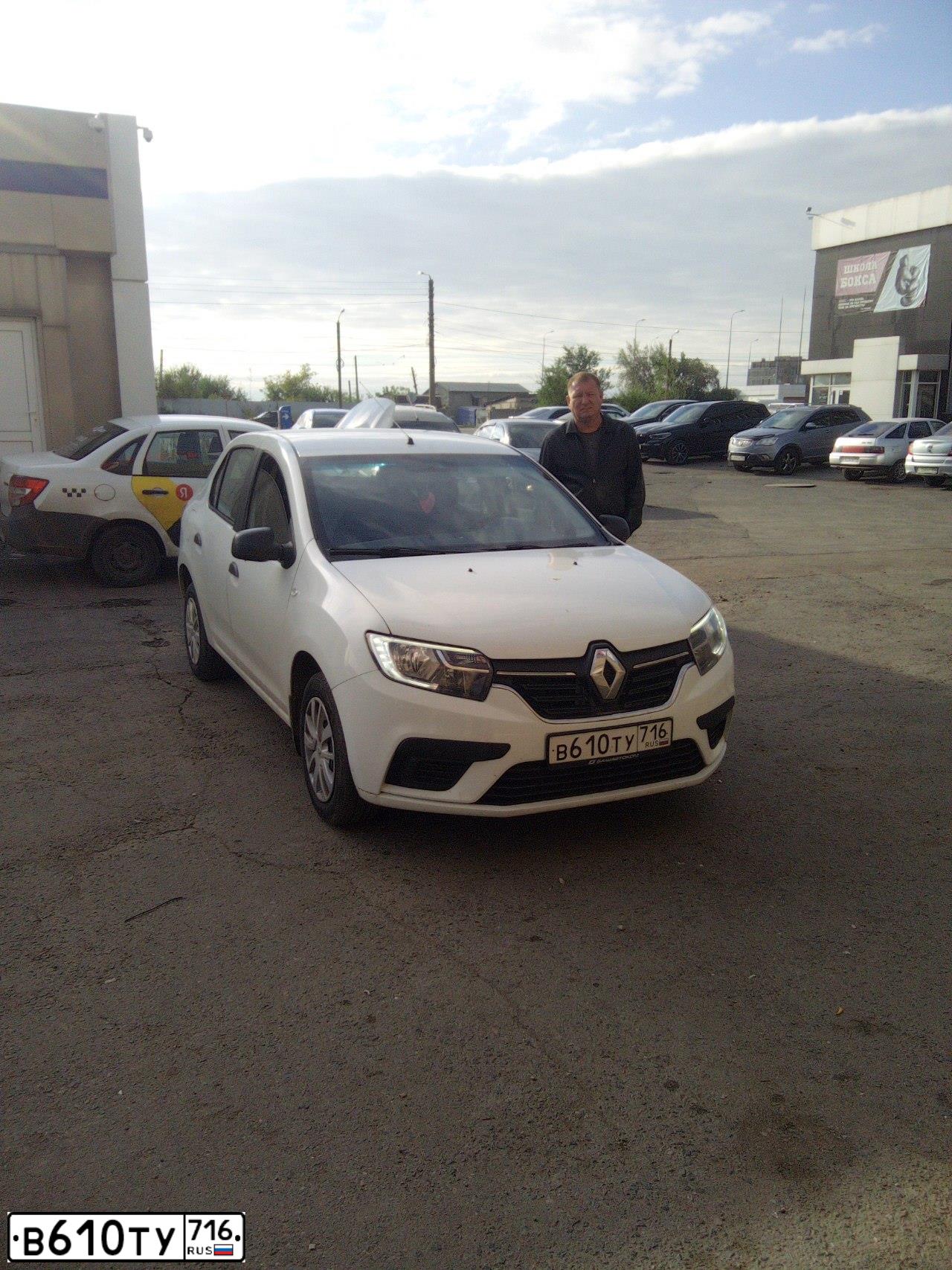 Фото автомобиля RENAULT T LOGAN, 2019 — госномер В610ТУ716. Цвет: Белый