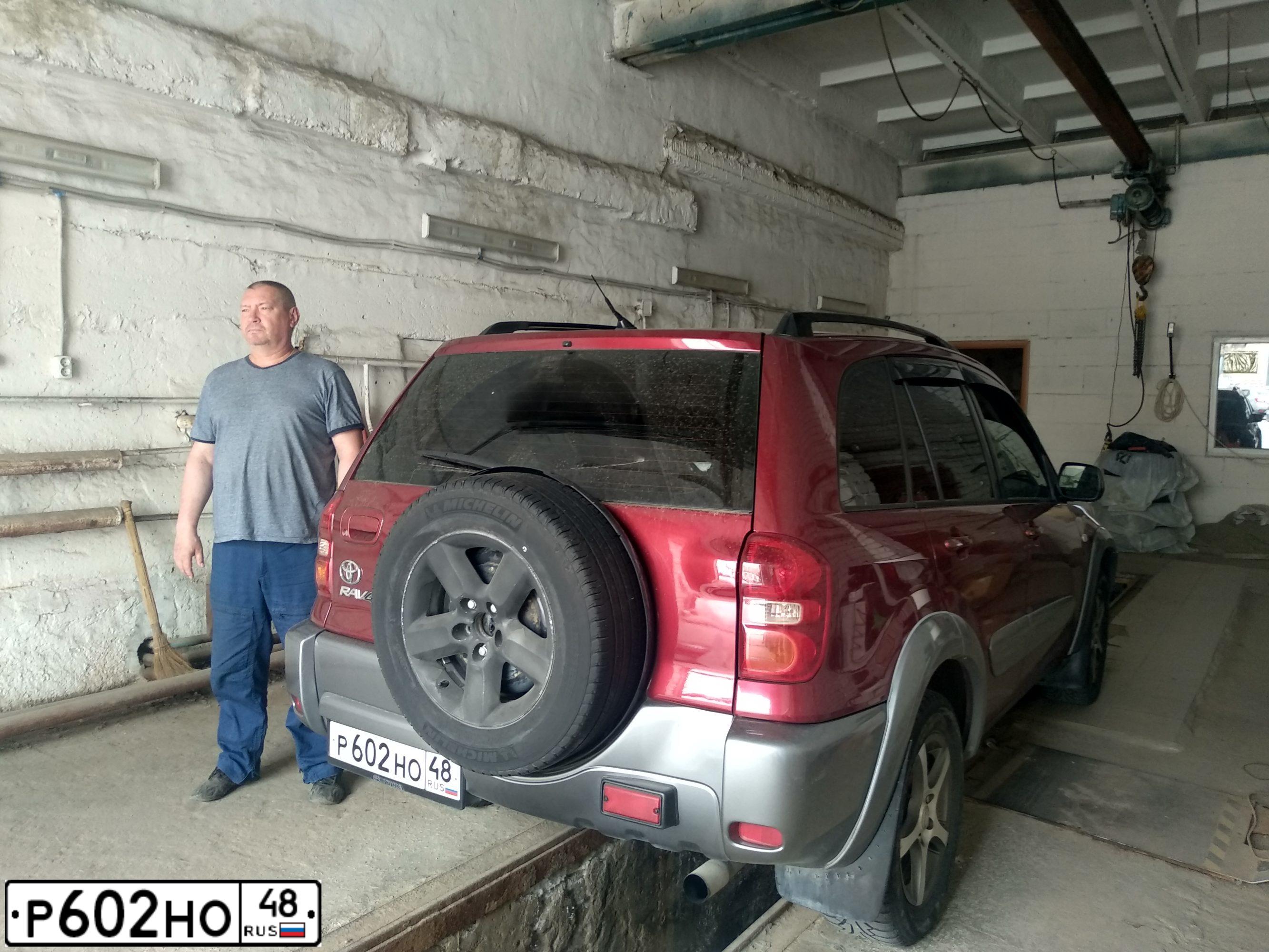 Фото автомобиля TOYOTA RAV4, 2004 — госномер Р602НО48. Цвет: ТЕМНО-КРАСНЫЙ