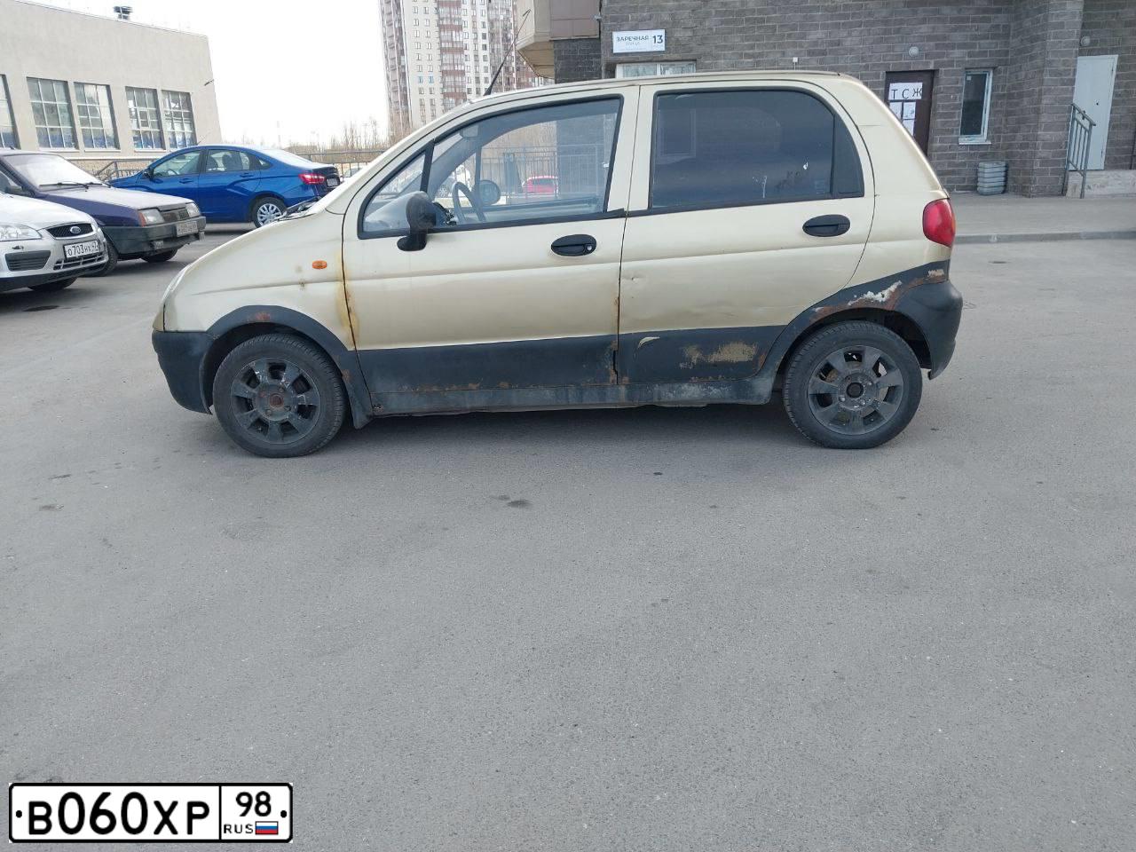 Фото автомобиля DAEWOO MATIZ, 2010 — госномер В060ХР98. Цвет: ПЕСОЧНЫЙ