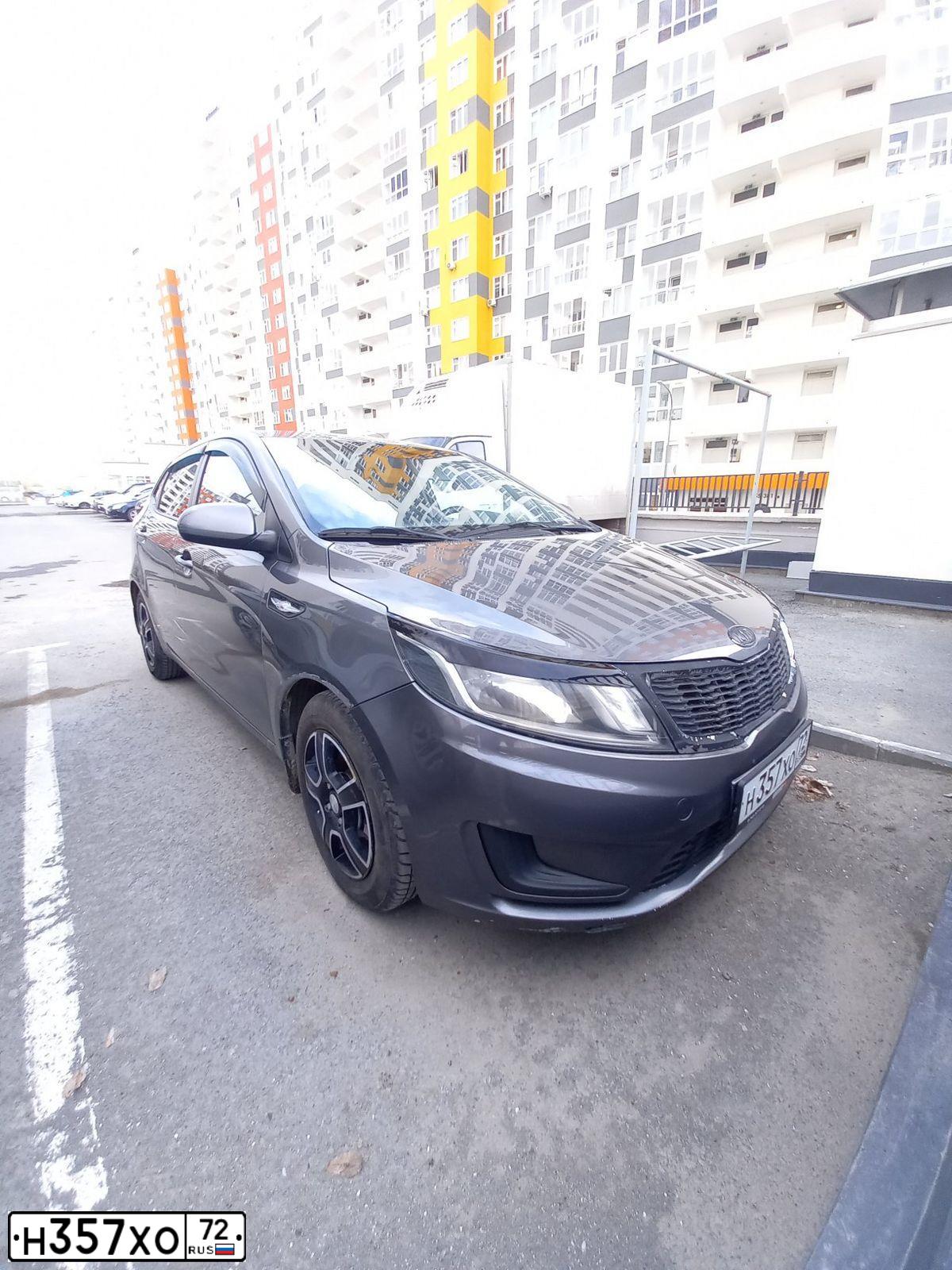 Фото автомобиля KIA RIO, 2012 — госномер А857ВМ172. Цвет: СЕРЫЙ