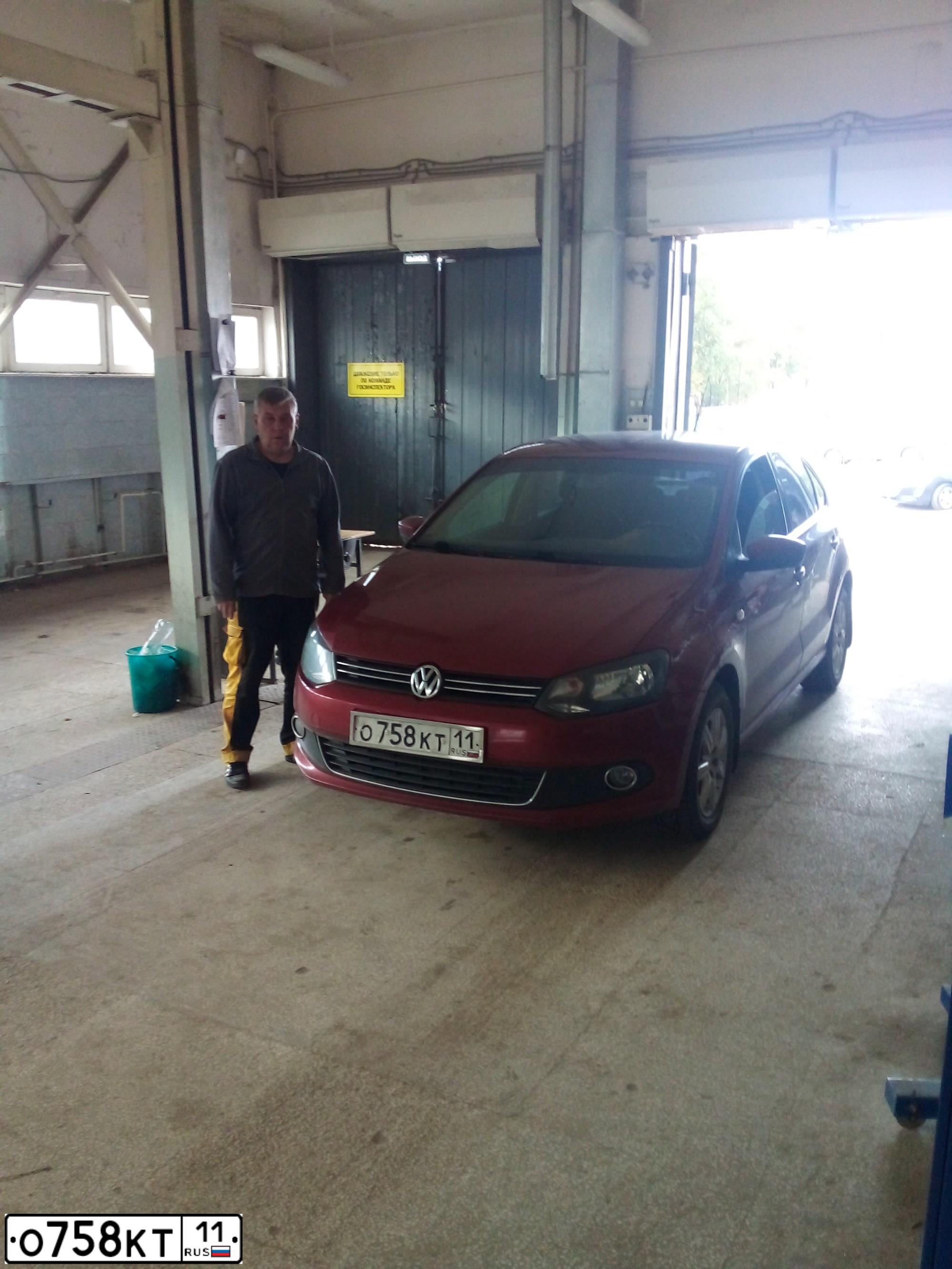 Фото автомобиля VOLKSWAGEN POLO, 2011 — госномер Р478ХР11. Цвет: ВИШНЕВО-КРАСНЫЙ
