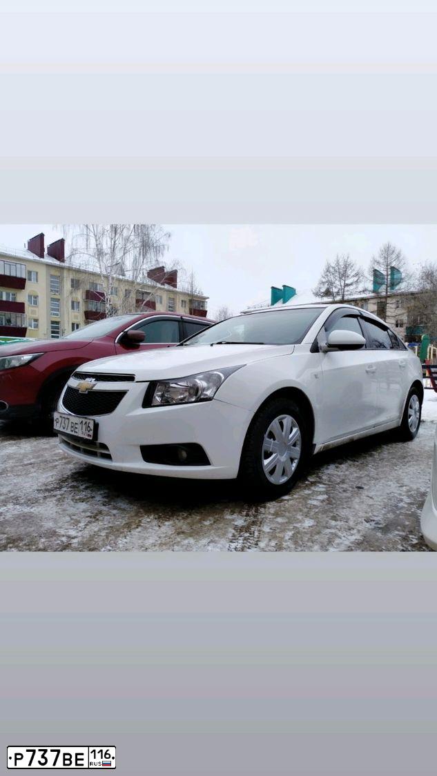 Фото автомобиля SKODA RAPID, 2020 — госномер Р737ВЕ116. Цвет: Белый