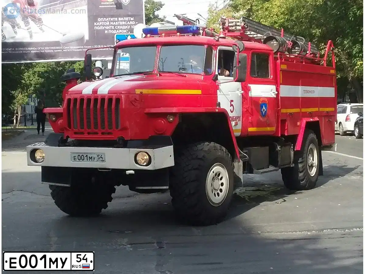 Фото автомобиля URAL 4320 /6X6/, 2010 — госномер Е001МУ54. Цвет: ГОСТ Р 50574-02