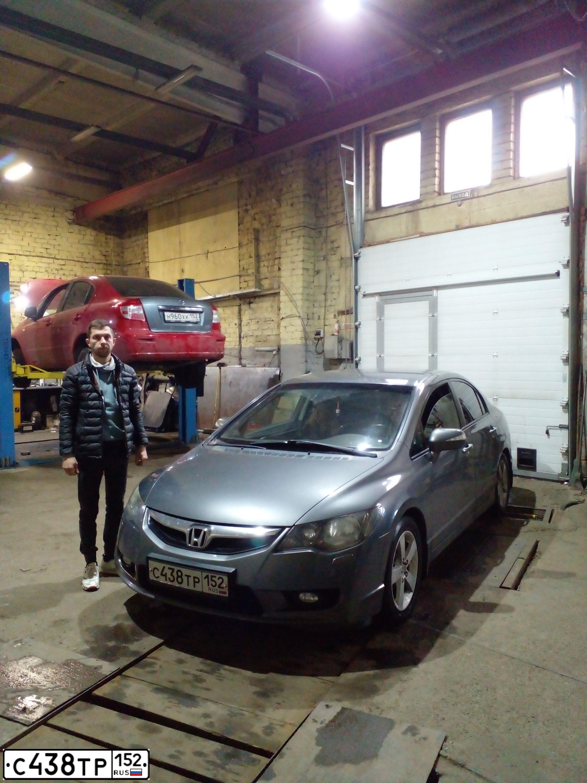 Фото автомобиля HONDA CIVIC, 2009 — госномер С438ТР152. Цвет: СЕРЫЙ