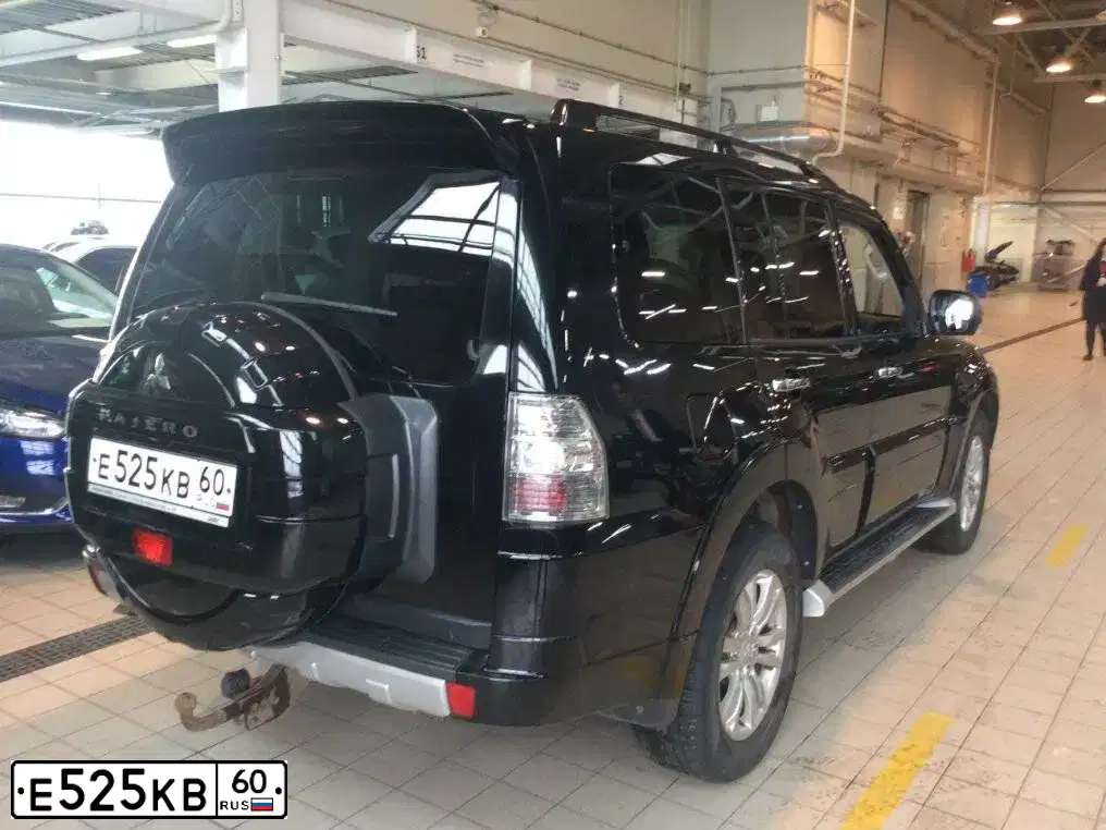 Фото автомобиля MITSUBISHI PAJERO, 2012 — госномер У628СТ799. Цвет: ЧЕРНЫЙ