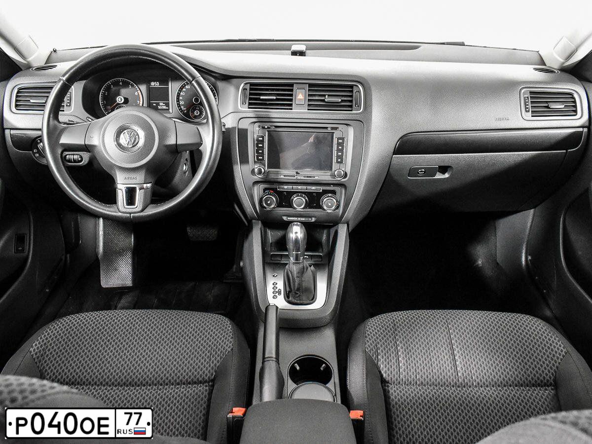 Фото автомобиля VOLKSWAGEN JETTA, 2011 — госномер Т419АХ39. Цвет: Коричневый