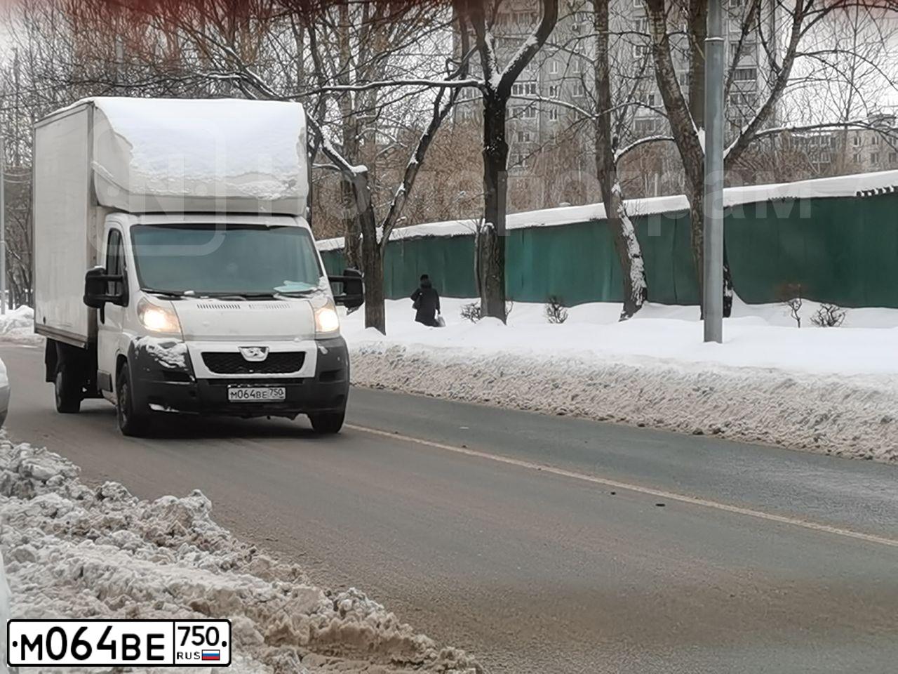 Фото автомобиля АБ 333521, 2012 — госномер Р274ЕМ977. Цвет: Белый