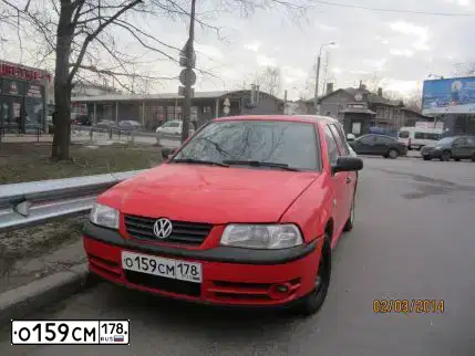 Фото автомобиля VOLKSWAGEN POINTER, 2004 — госномер Н460НМ98. Цвет: Красный
