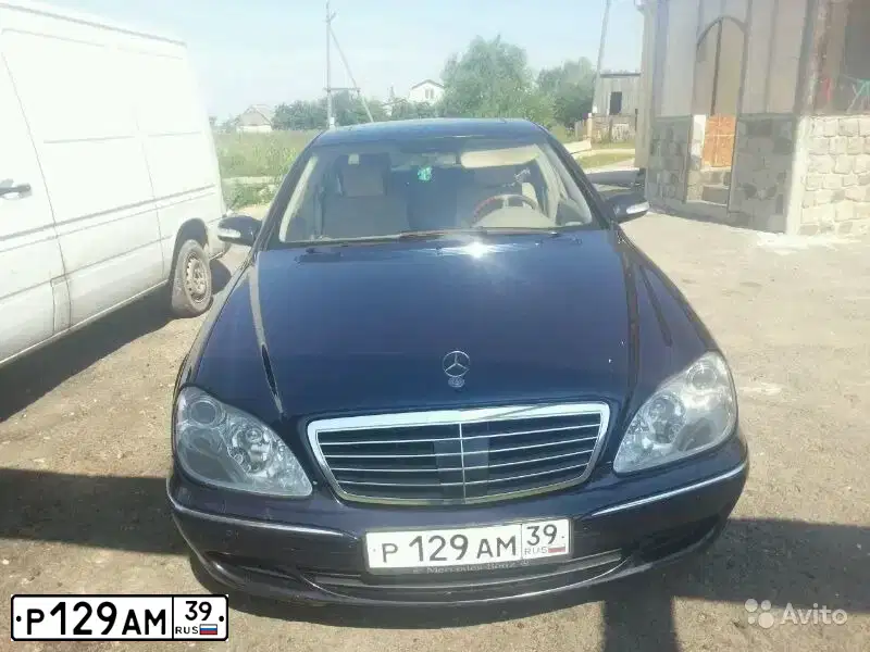 Фото автомобиля MERCEDES S-KLASSE, 1999 — госномер Р129АМ39. Цвет: СИНИЙ