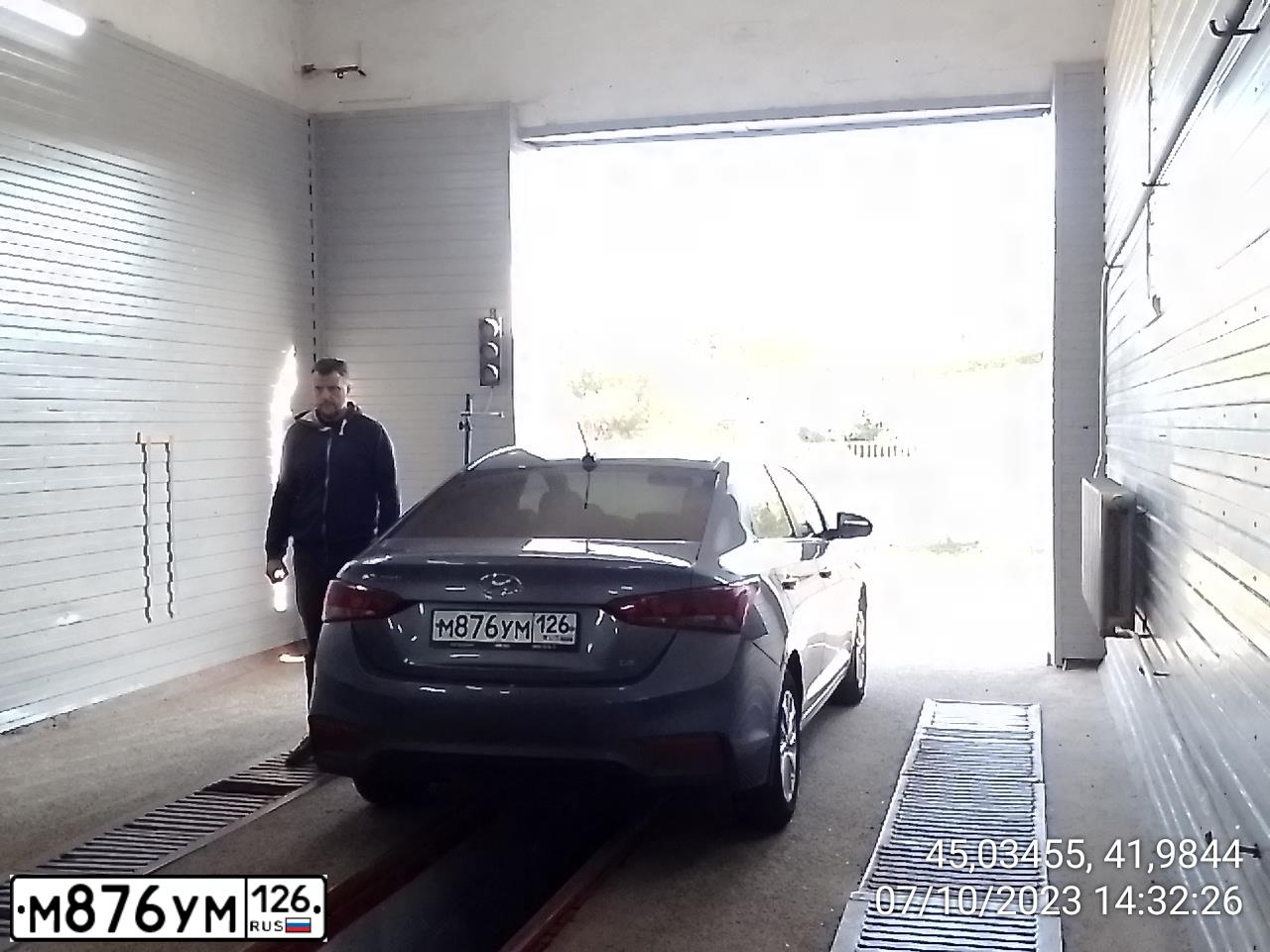 Фото автомобиля HYUNDAI SOLARIS, 2017 — госномер М593УА126. Цвет: СЕРЫЙ