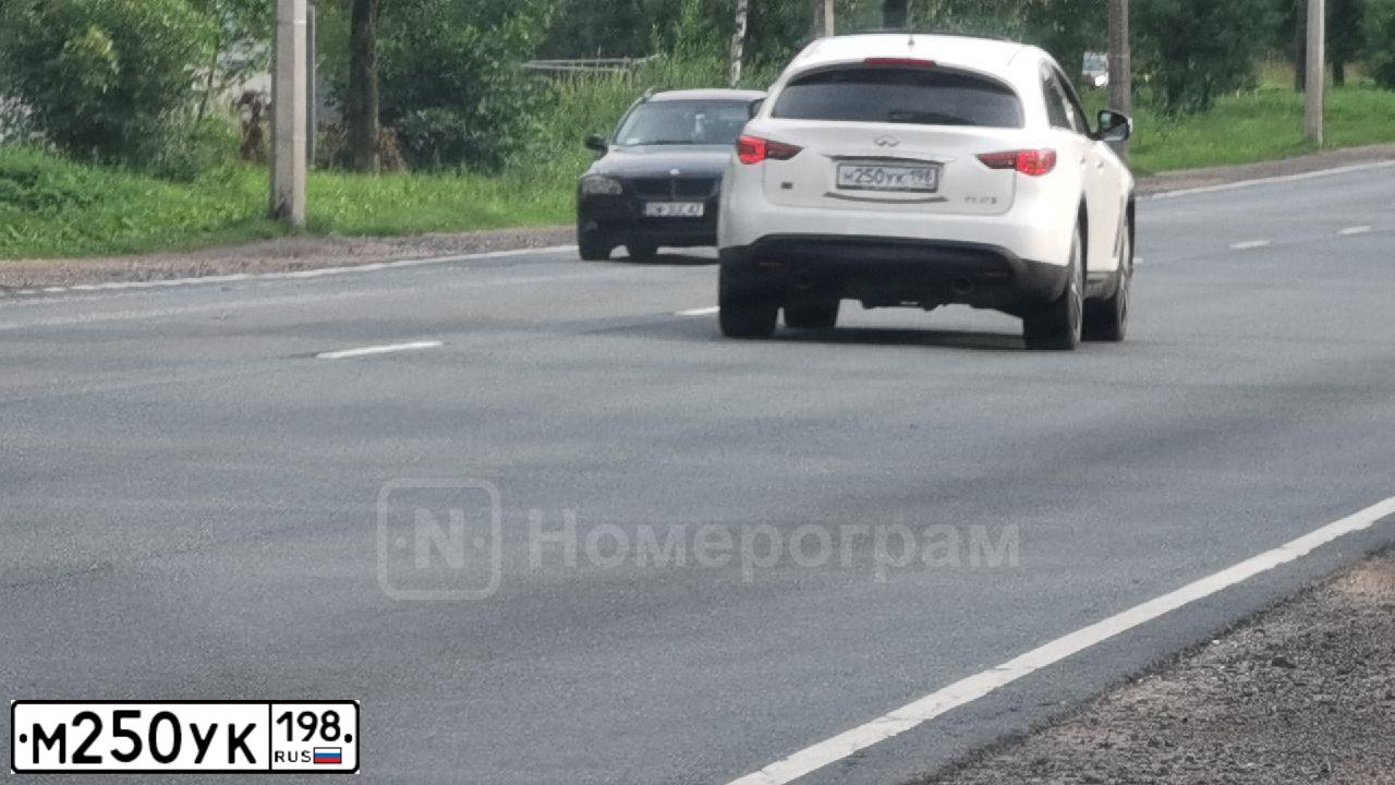 Фото автомобиля LADA 2121 NIVA, 2019 — госномер Е190УО60. Цвет: ЧЕРНЫЙ