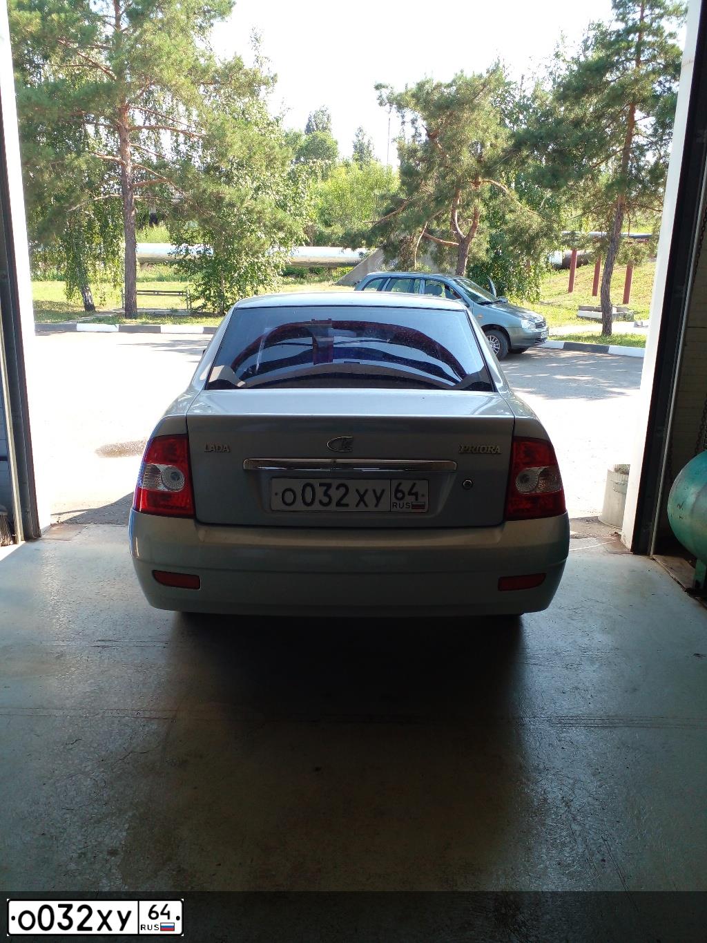 Фото автомобиля LADA 2170 PRIORA, 2007 — госномер О032ХУ64. Цвет: серебристо-желто-голубой