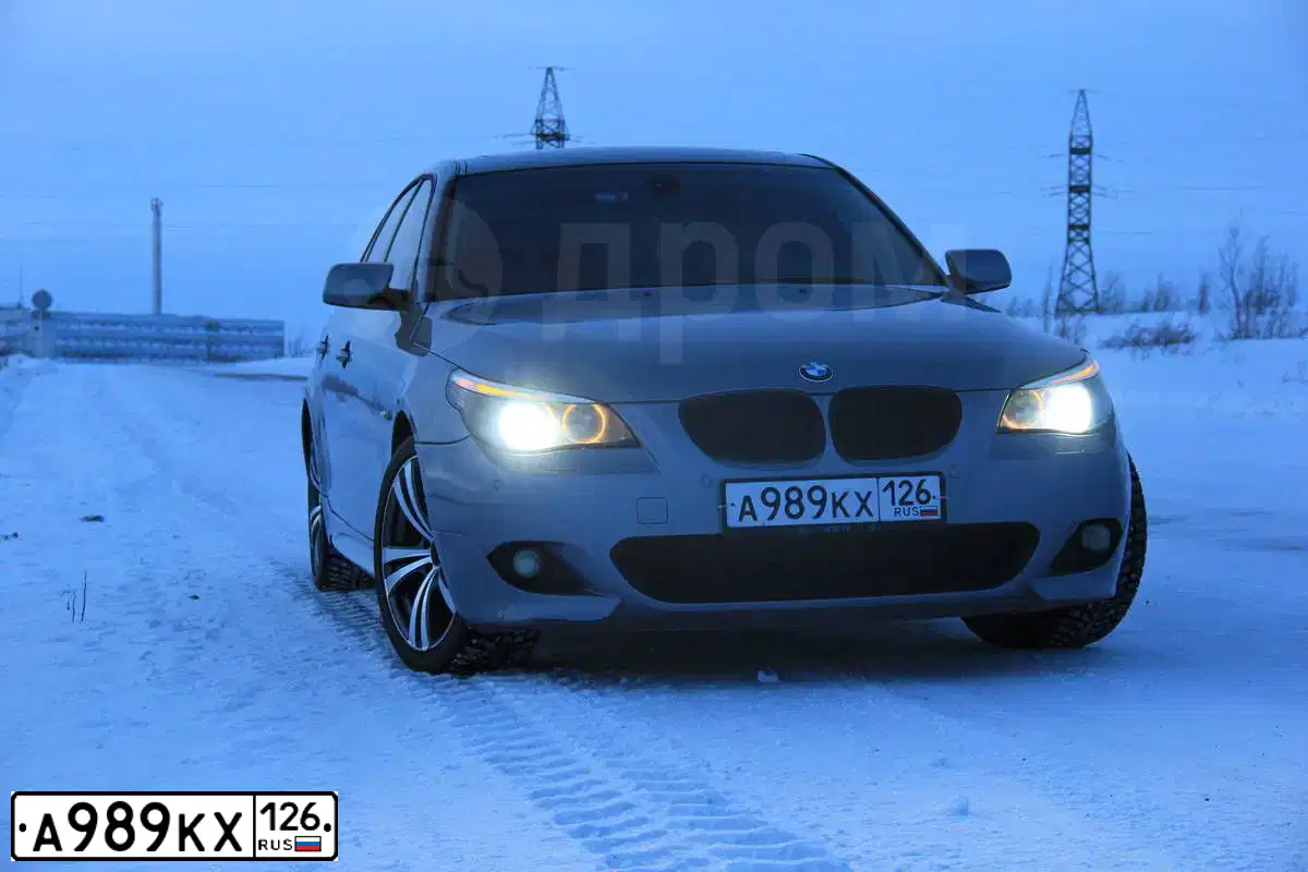 Фото автомобиля BMW SERIE 5, 2004 — госномер А989КХ126. Цвет: СЕРЫЙ