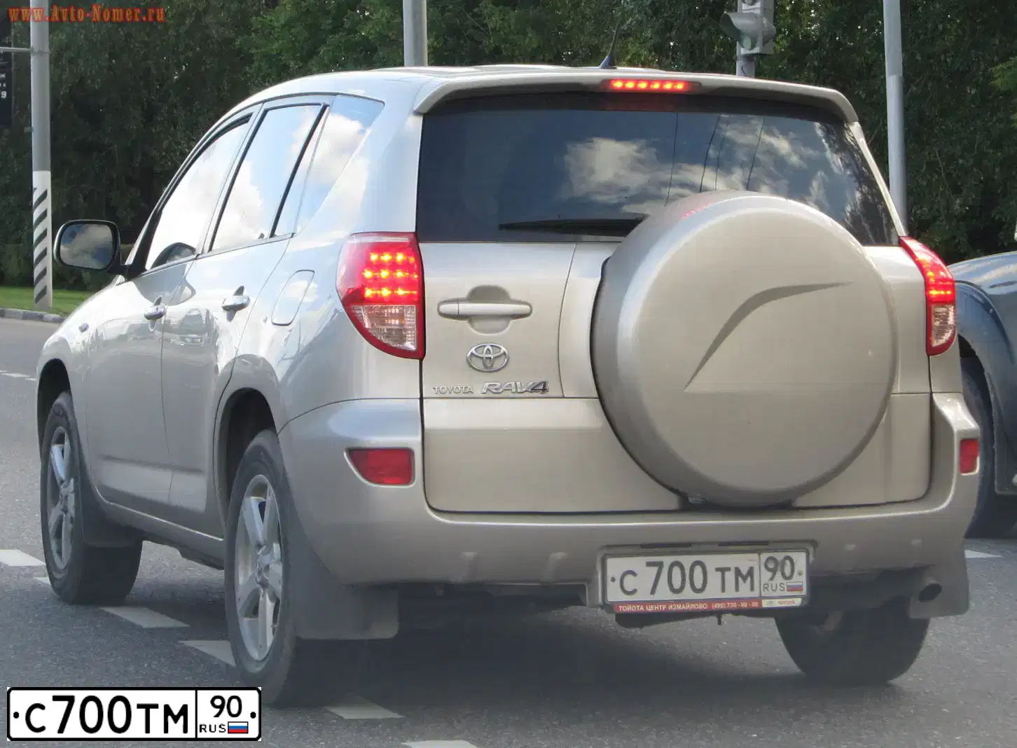 Фото автомобиля VOLVO S60, 2012 — госномер О667РН790. Цвет: Белый