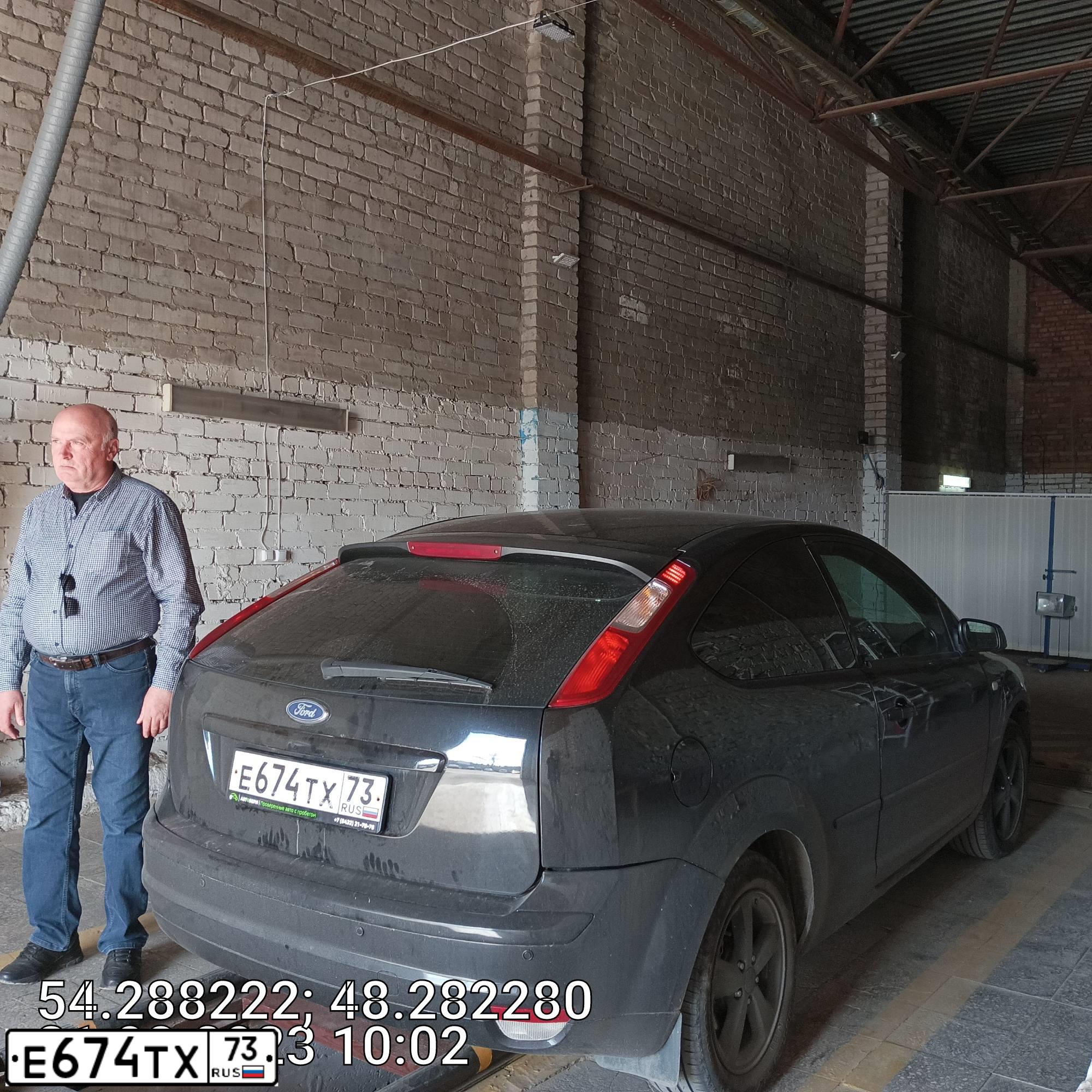 Фото автомобиля FORD FOCUS, 2006 — госномер Е674ТХ73. Цвет: ЧЕРНЫЙ