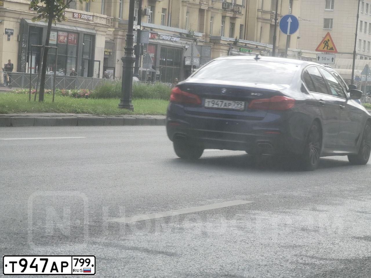 Фото автомобиля BMW SERIE 5, 2017 — госномер Т947АР799. Цвет: СИНИЙ
