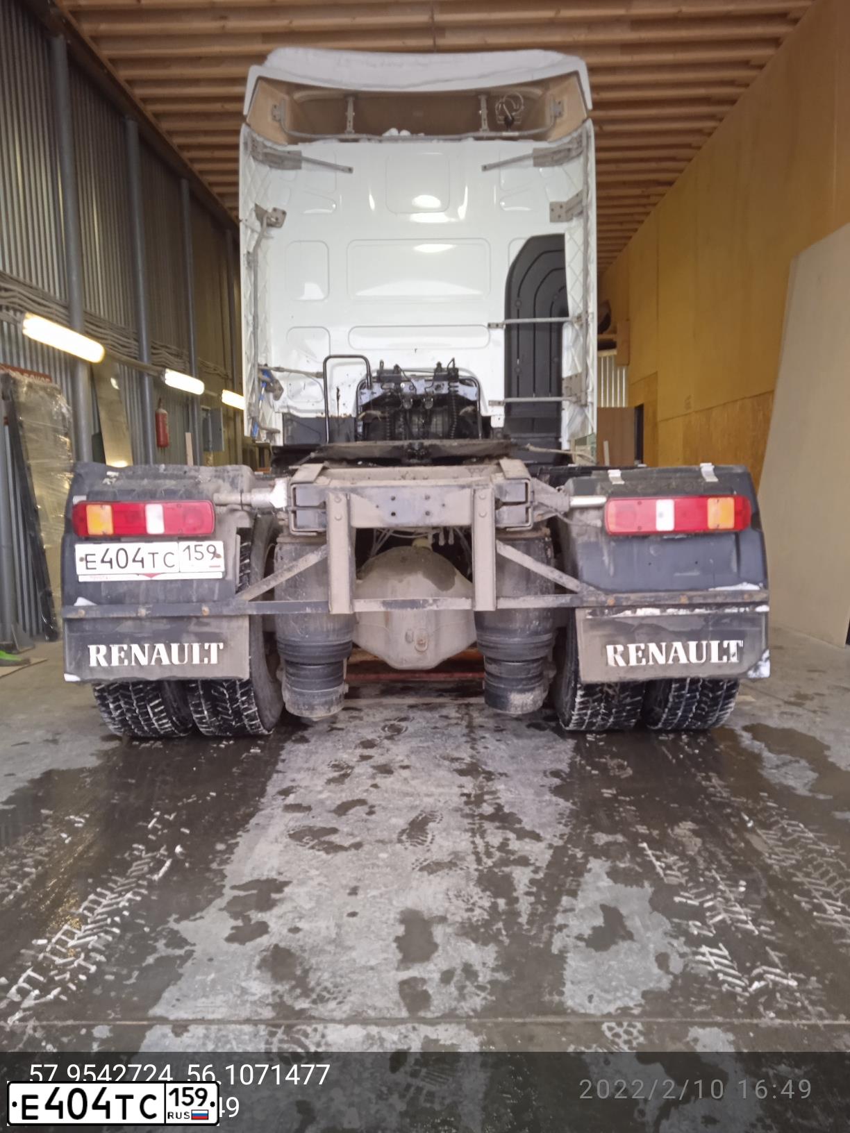 Фото автомобиля RENAULT PREMIUM 440, 2008 — госномер О705ОУ196. Цвет: Белый