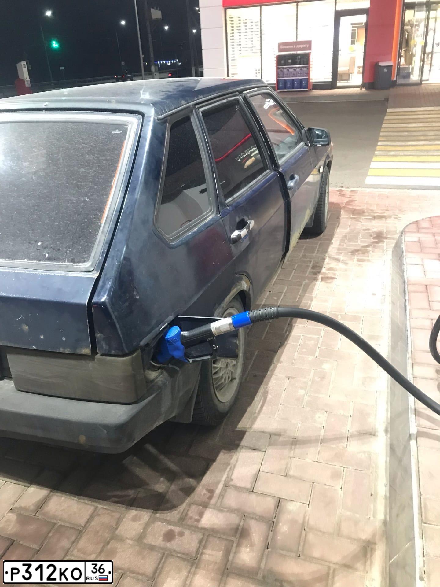Фото автомобиля LADA 2109 SAMARA, 1989 — госномер Р312КО36. Цвет: Темно-синий