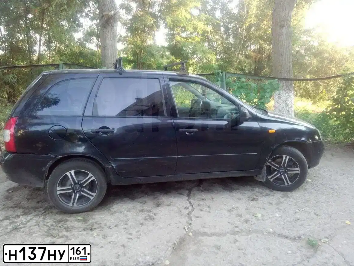 Фото автомобиля LADA 1117 KALINA, 2011 — госномер Н137НУ161. Цвет: Сине-Черный