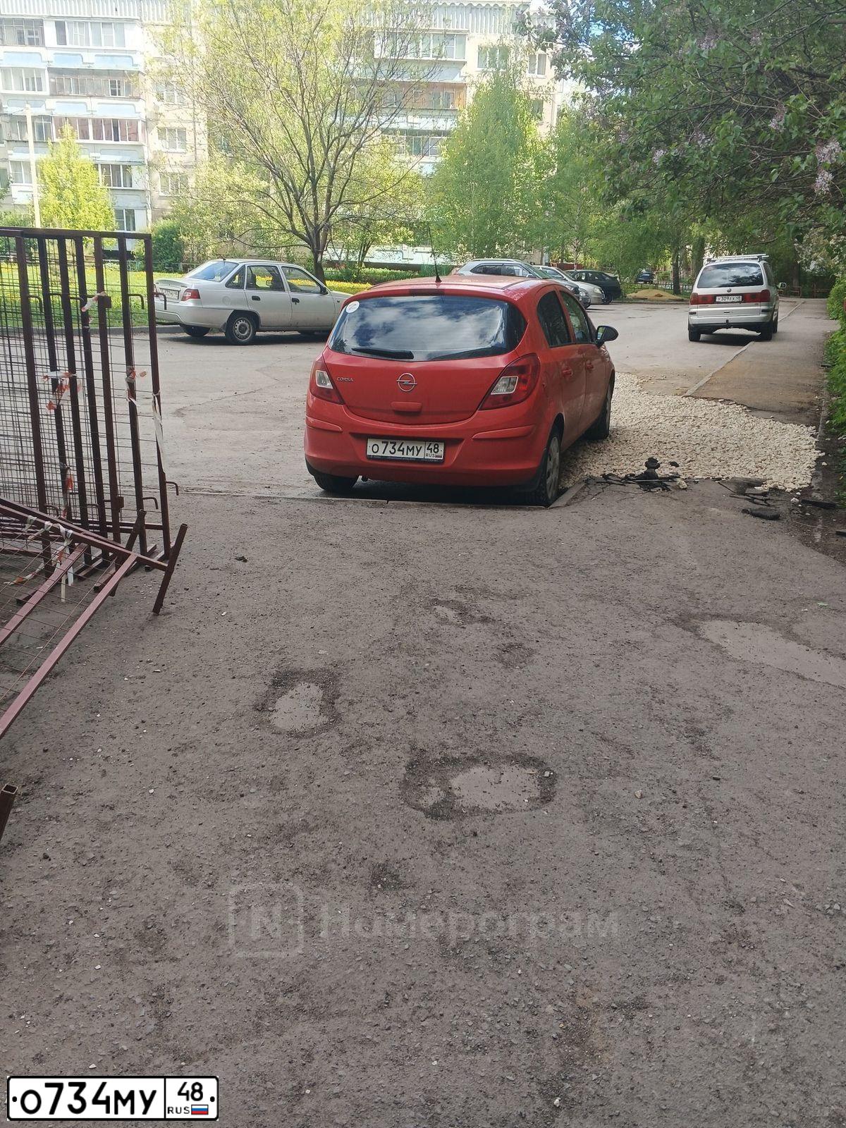 Фото автомобиля OPEL CORSA, 2009 — госномер Н777СМ36. Цвет: Красный