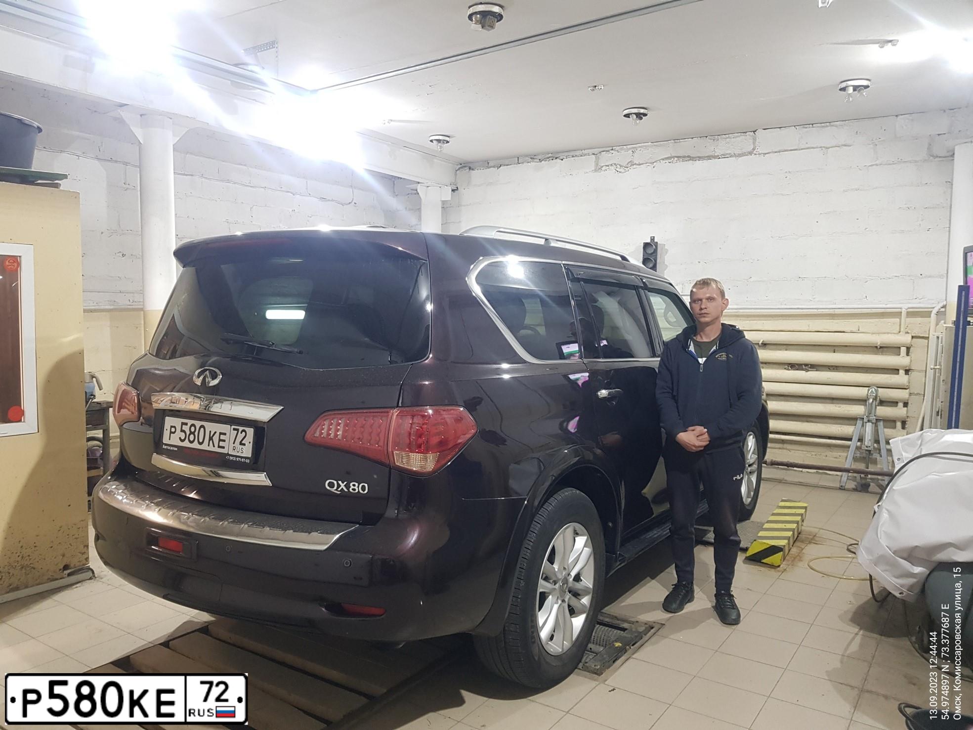 Фото автомобиля ИНФИНИТИ QX80, 2014 — госномер Х951УК55. Цвет: ТЕМНО-БОРДОВЫЙ