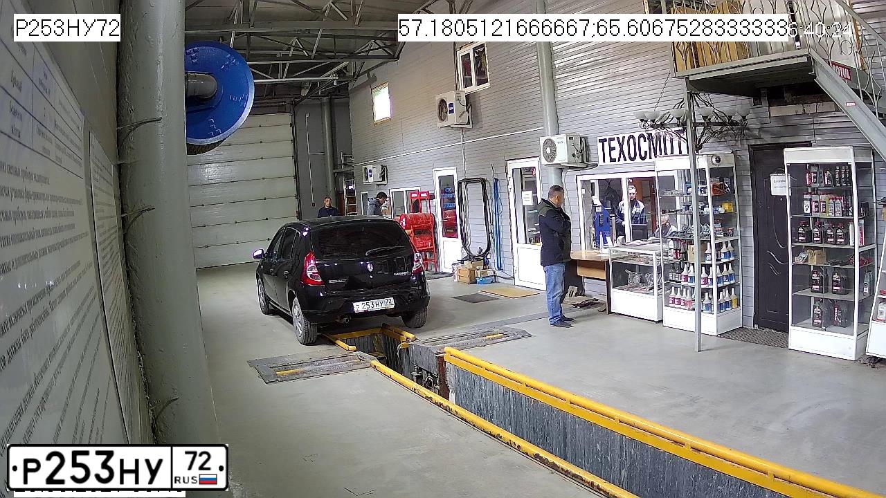 Фото автомобиля RENAULT SANDERO, 2014 — госномер Р253НУ72. Цвет: ЧЕРНЫЙ