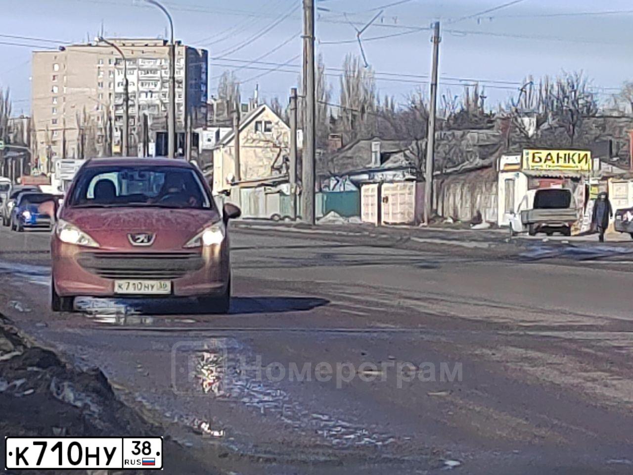 Фото автомобиля SSANGYONG ISTANA, 1998 — госномер К710НУ38. Цвет: СЕРО-ЗЕЛЕНЫЙ