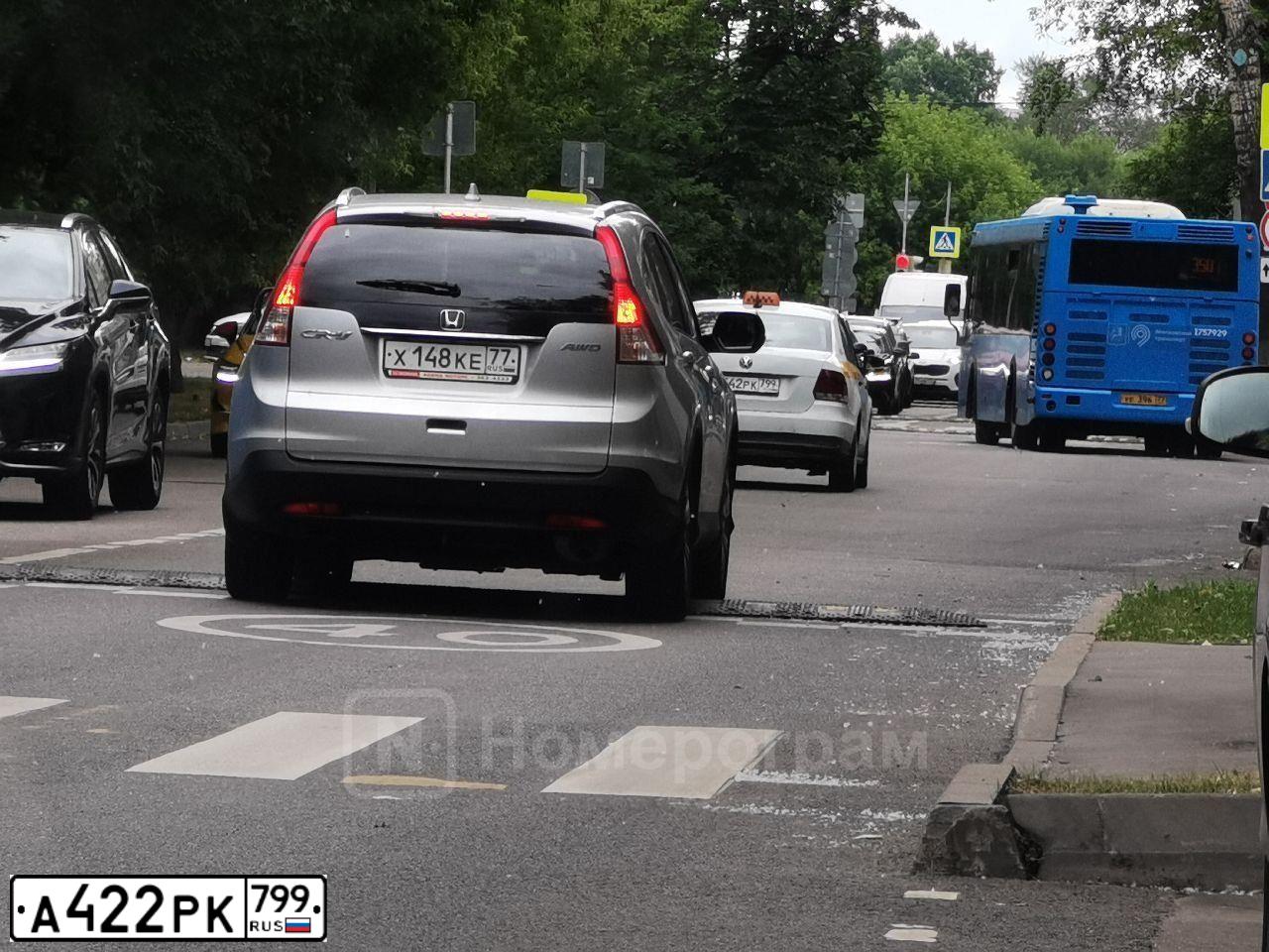 Фото автомобиля MERCEDES GLS-KLASSE, 2019 — госномер А422РК799. Цвет: Серебристый