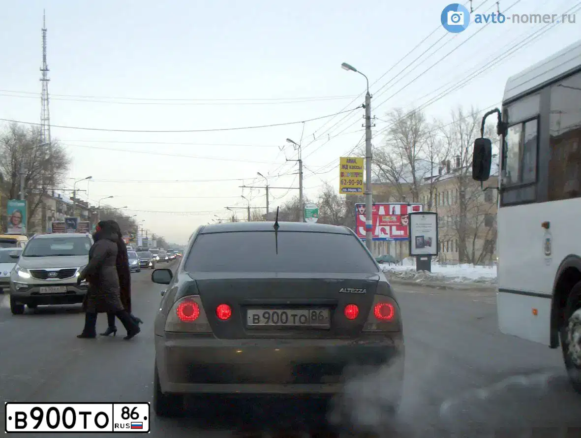 Фото автомобиля TOYOTA CAMRY, 2019 — госномер В900ТО86. Цвет: БЕЛЫЙ ПЕРЛАМУТР
