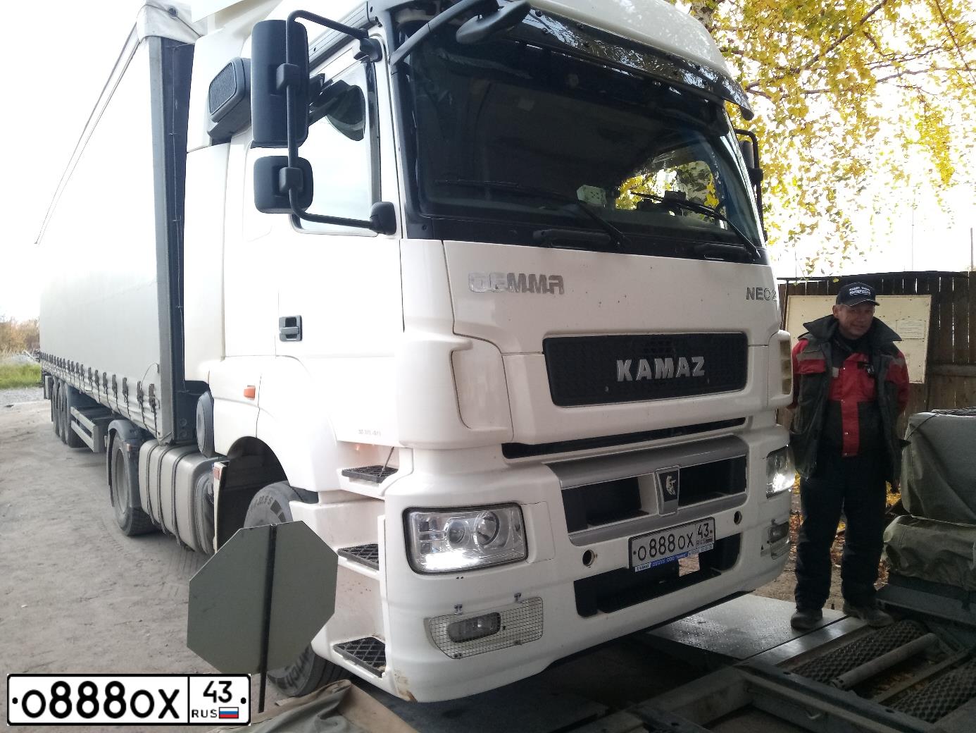 Фото автомобиля KAMAZ 5490 /4X2/, 2015 — госномер О888ОХ43. Цвет: Белый