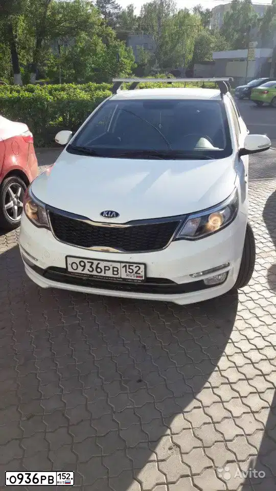 Фото автомобиля KIA RIO, 2017 — госномер О936РВ152. Цвет: БЕЛЫЙ