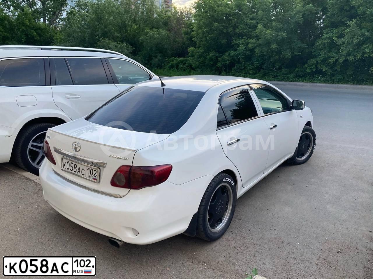 Фото автомобиля TOYOTA COROLLA, 2008 — госномер К058АС102. Цвет: Белый