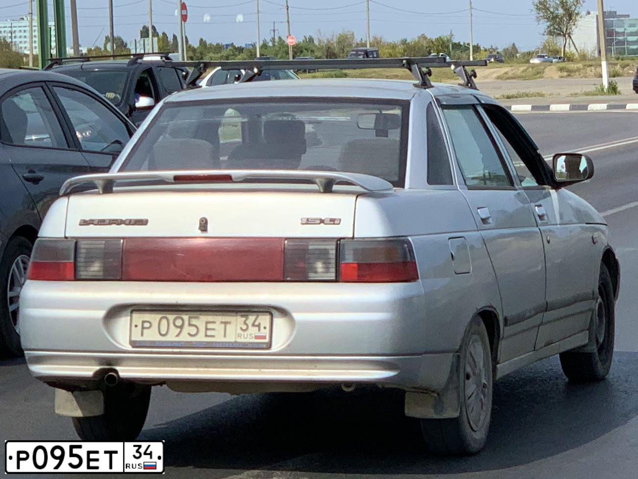 Фото автомобиля LADA 2110 LADA, 2004 — госномер Р095ЕТ34. Цвет: СВЕТЛО-СЕРЕБРИСТЫЙ  МЕТАЛЛИК