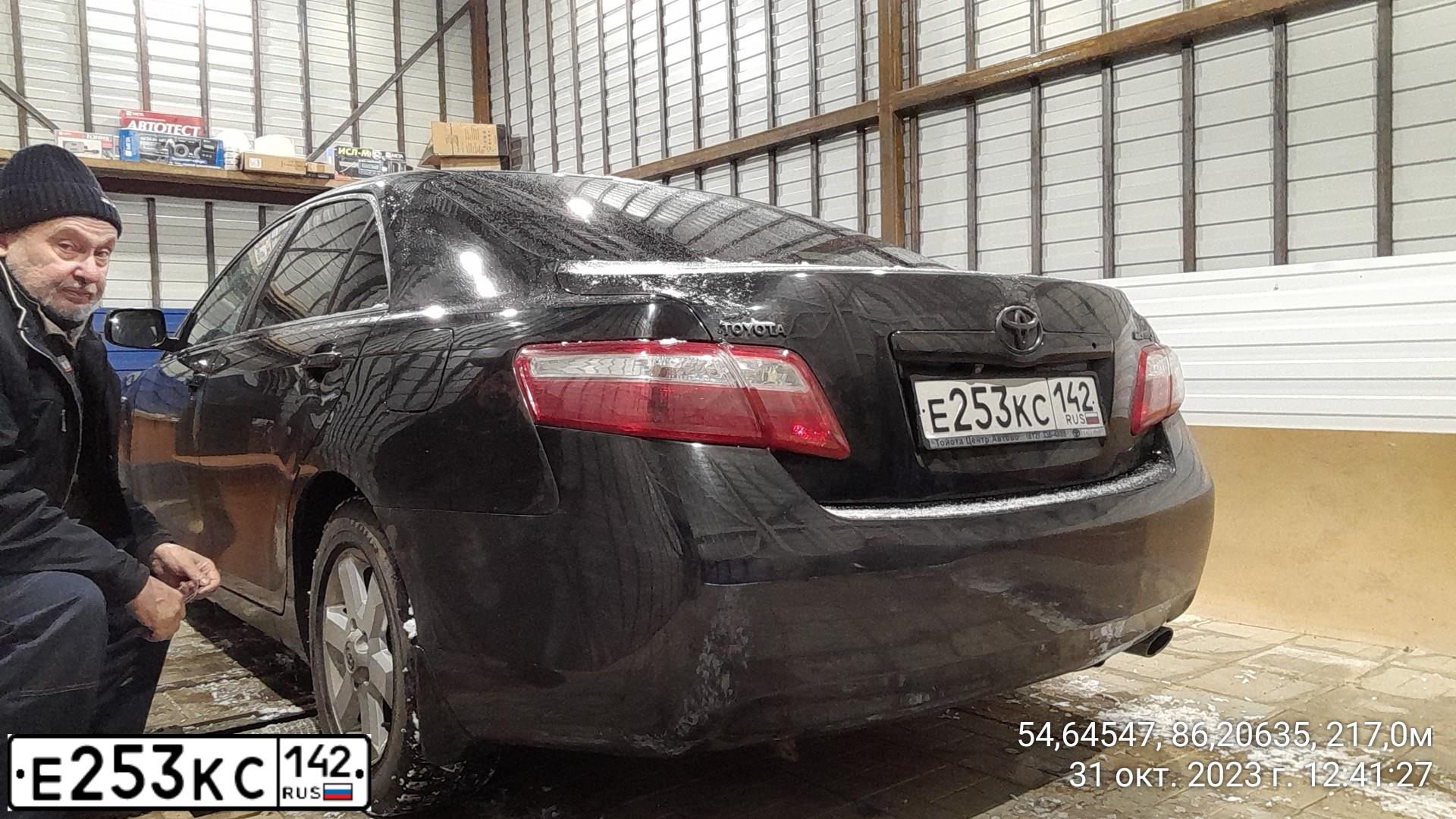 Фото автомобиля TOYOTA CAMRY, 2007 — госномер Е253КС142. Цвет: ЧЕРНЫЙ
