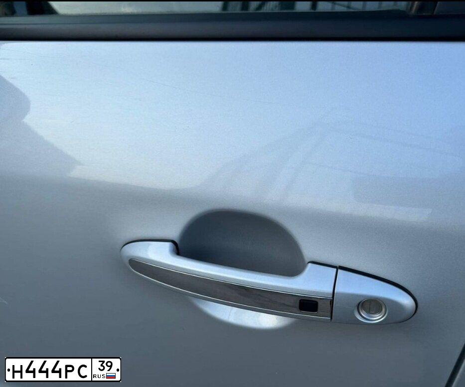 Фото автомобиля HYUNDAI SANTA FE, 2010 — госномер А690ХТ123. Цвет: Серебристый