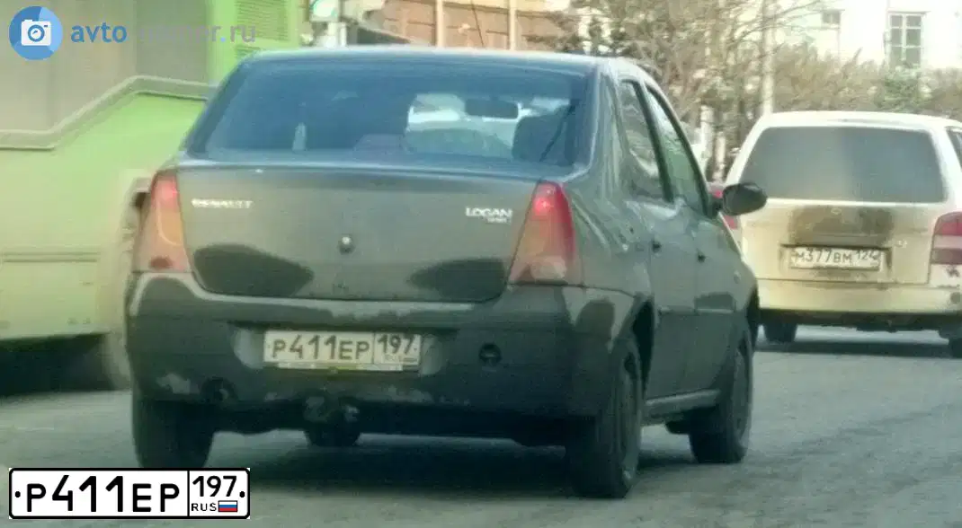 Фото автомобиля RENAULT LOGAN, 2007 — госномер М026КН124. Цвет: СЕРЫЙ