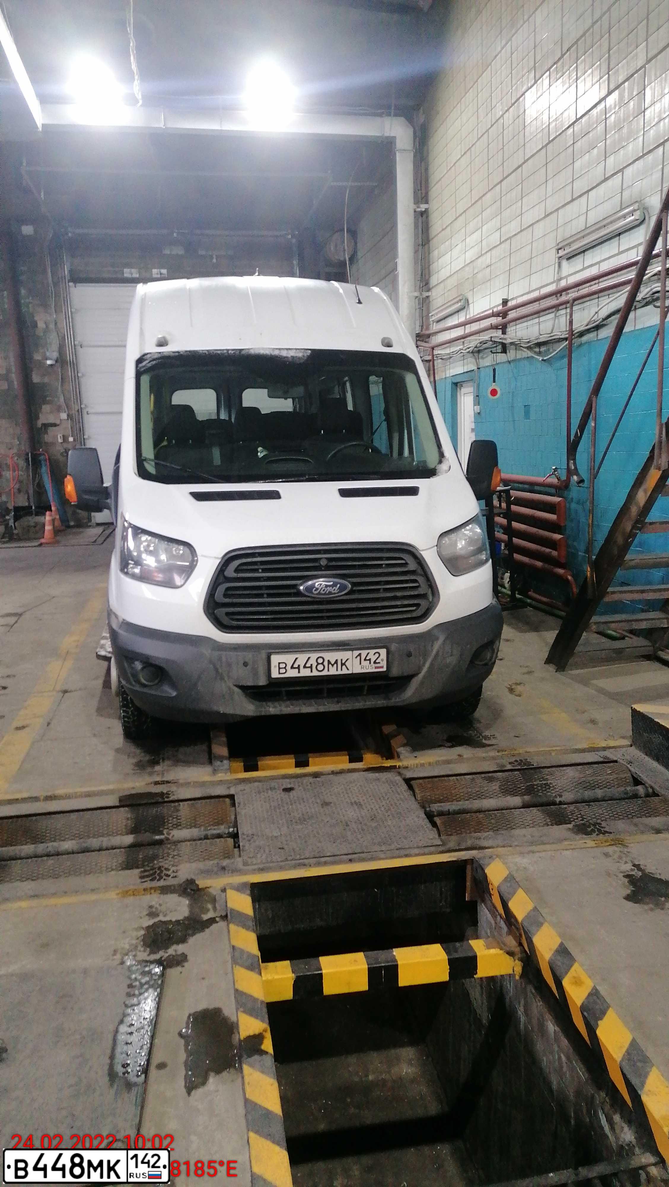 Фото автомобиля FORD TRANSIT, 2016 — госномер В448МК142. Цвет: БЕЛЫЙ