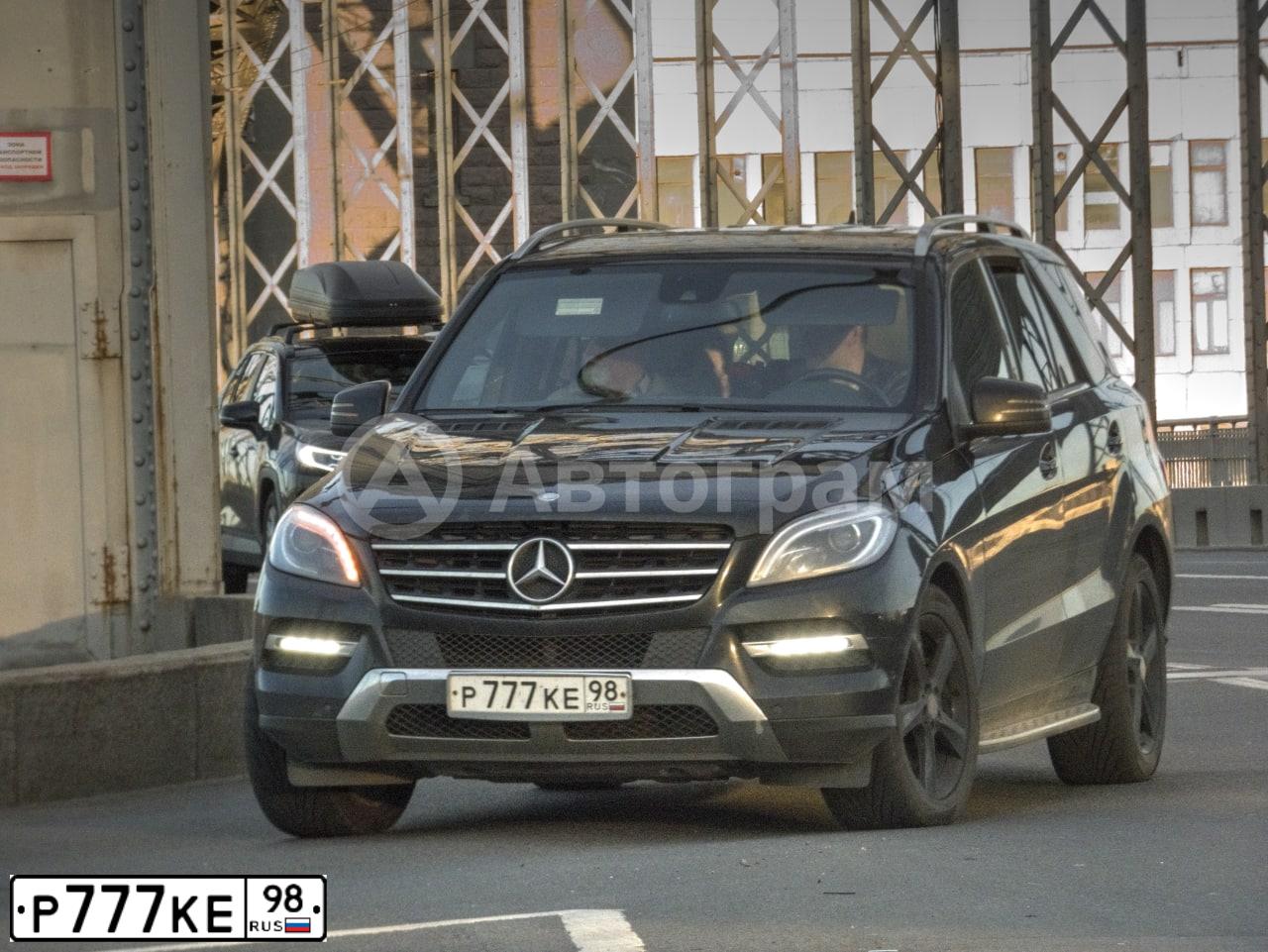 Фото автомобиля MERCEDES M-KLASSE, 2012 — госномер Р777КЕ98. Цвет: ЧЕРНЫЙ