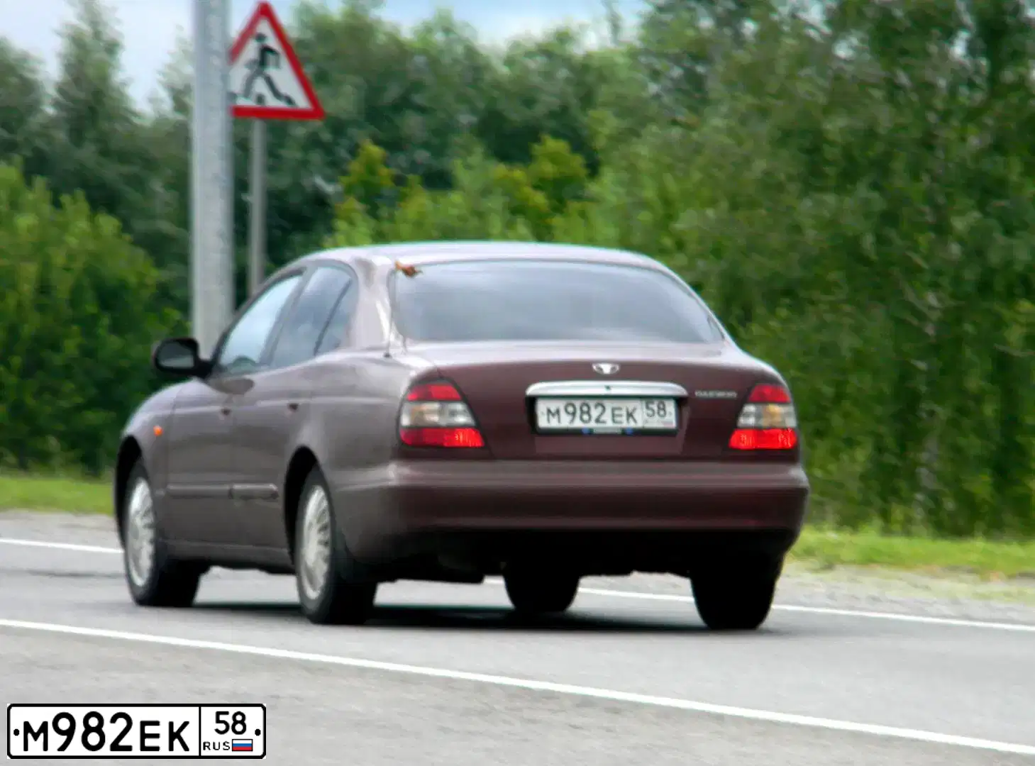 Фото автомобиля DAEWOO LEGANZA, 1998 — госномер С072МР58. Цвет: Красный