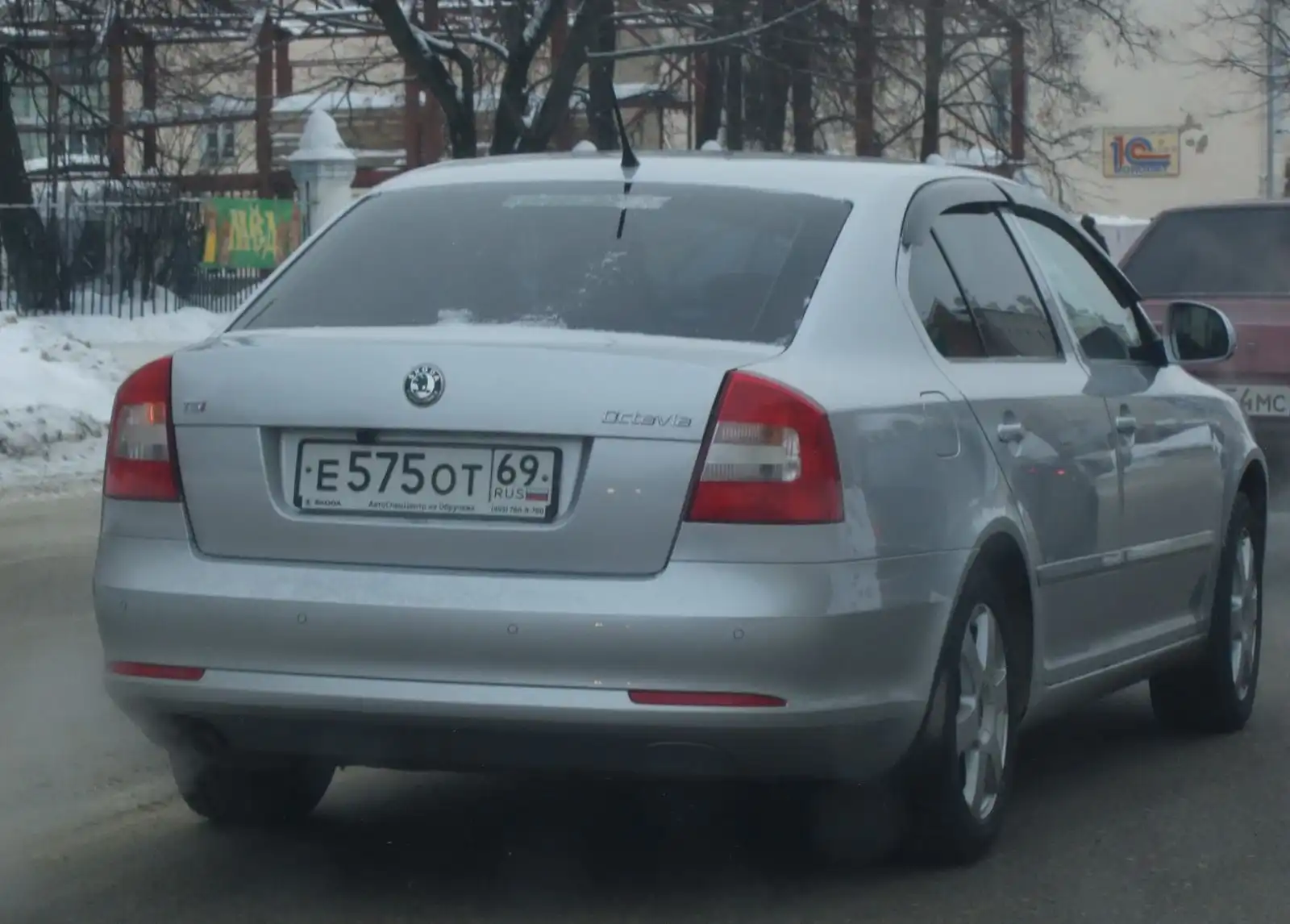 Фото автомобиля SKODA OCTAVIA, 2012 — госномер Е575ОТ69. Цвет: СЕРЕБРИСТЫЙ