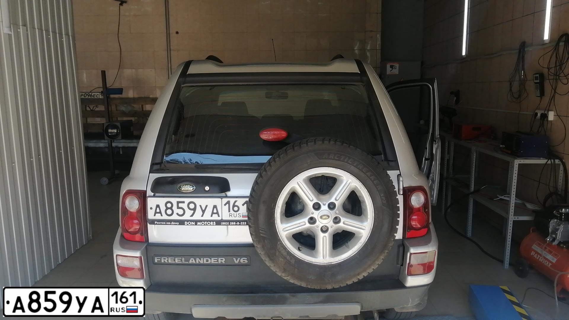 Фото автомобиля LANDROVER FREELANDER, 2005 — госномер Т045ТТ61. Цвет: СЕРЕБРИСТЫЙ