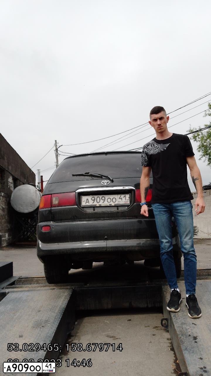 Фото автомобиля TOYOTA IPSUM, 1999 — госномер Е683ВА41