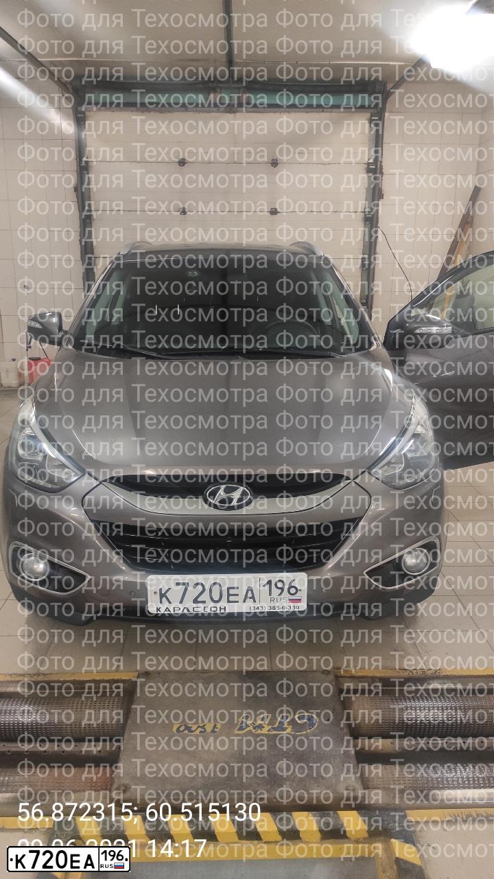 Фото автомобиля HYUNDAI IX35, 2014 — госномер О386ЕР196. Цвет: Коричневый