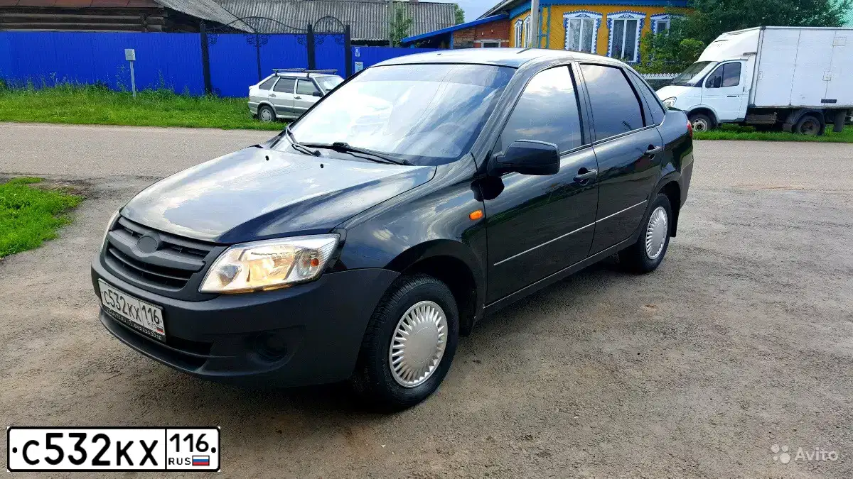 Фото автомобиля LADA 2190 GRANTA, 2013 — госномер К394РН43. Цвет: ЧЕРНЫЙ