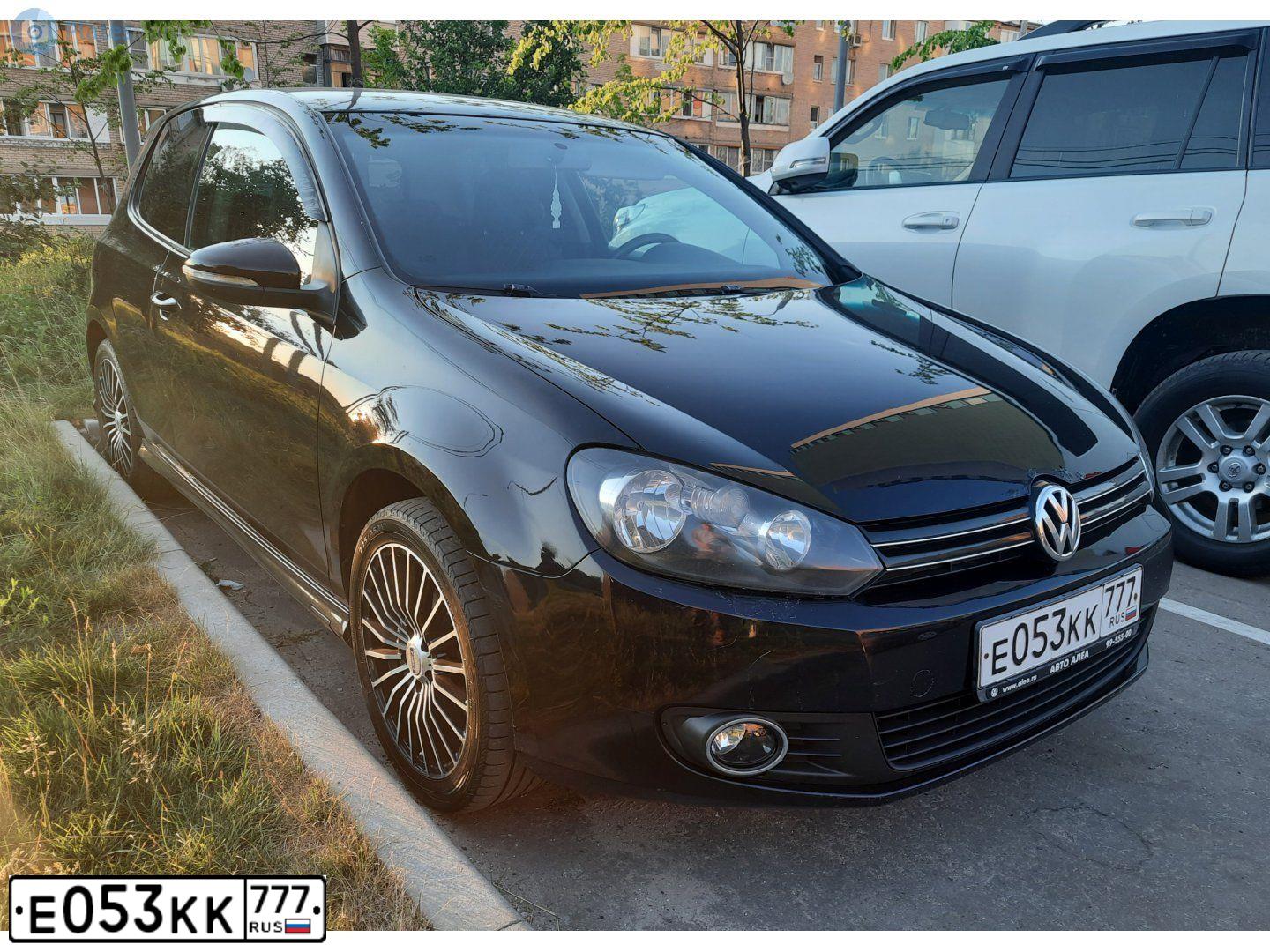 Фото автомобиля VOLKSWAGEN GOLF, 2011 — госномер С054НМ190. Цвет: ЧЕРНЫЙ