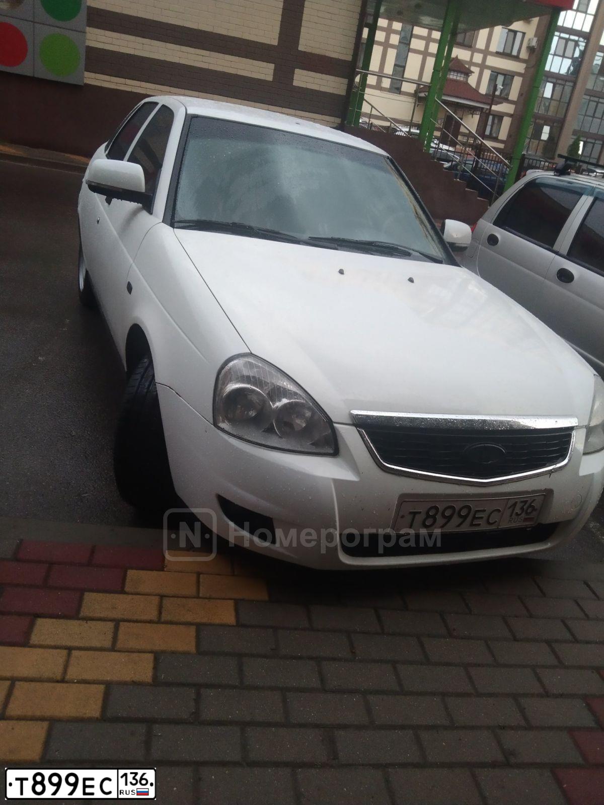 Фото автомобиля LADA 2172 PRIORA, 2010 — госномер Т899ЕС136. Цвет: Белый